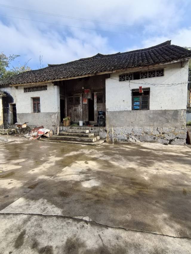 万峰林屋舍出租----（带36平庭院）