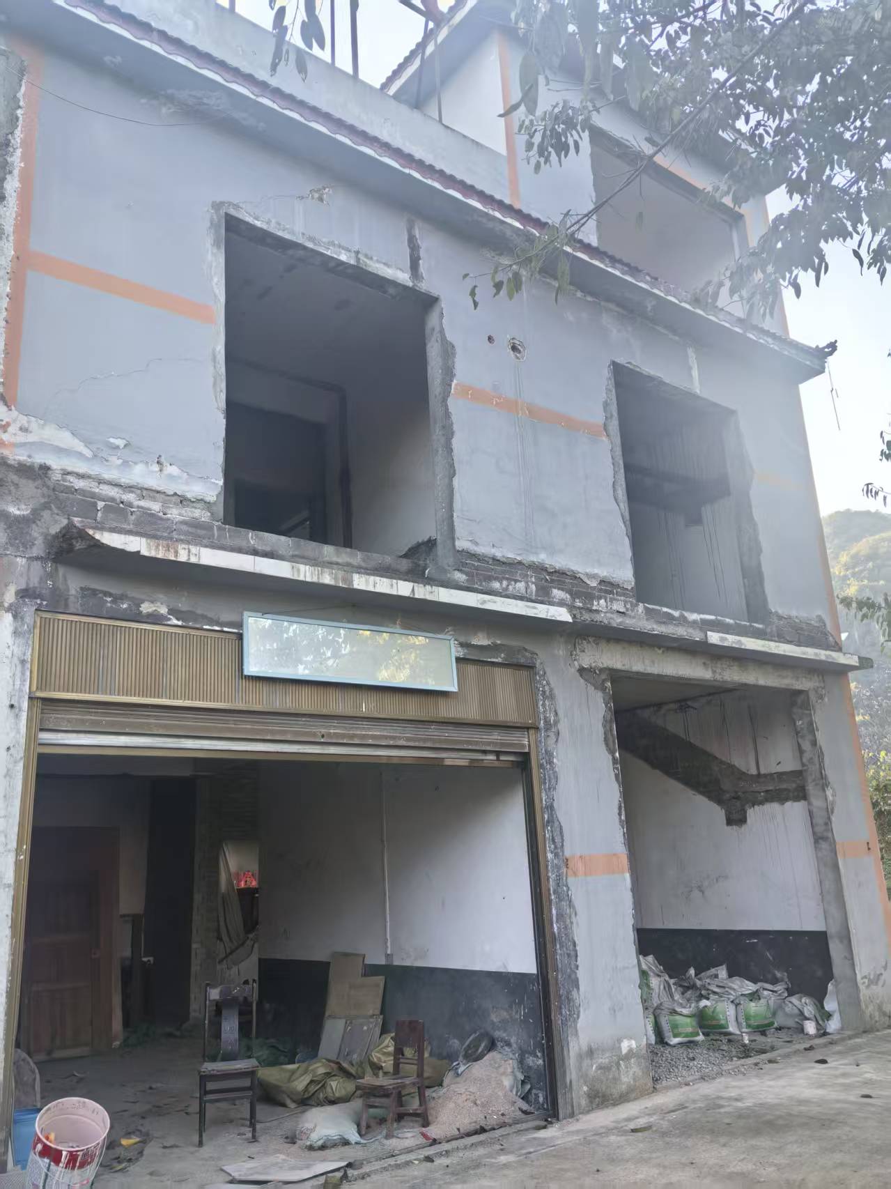 万峰林自有房屋出租----（带1000平庭院）
