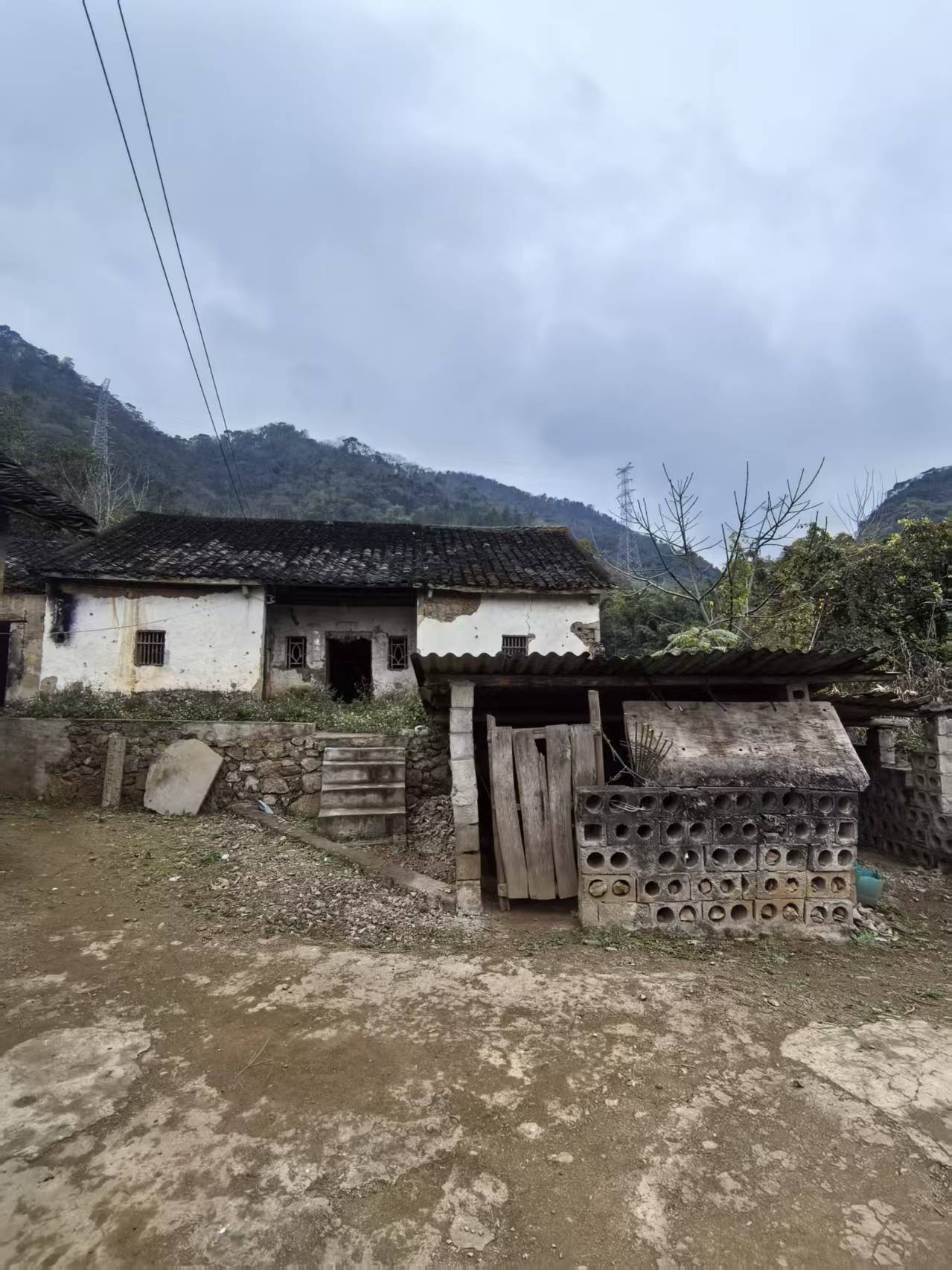 万峰林屋舍出租----（带45平庭院）