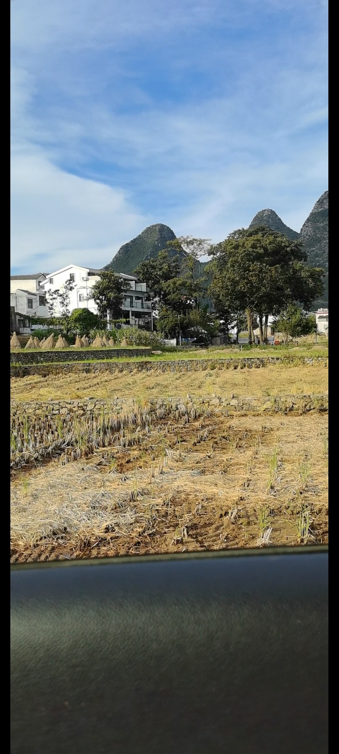 万峰林民宿转让(带证13个房间带泳池带200平草坪)