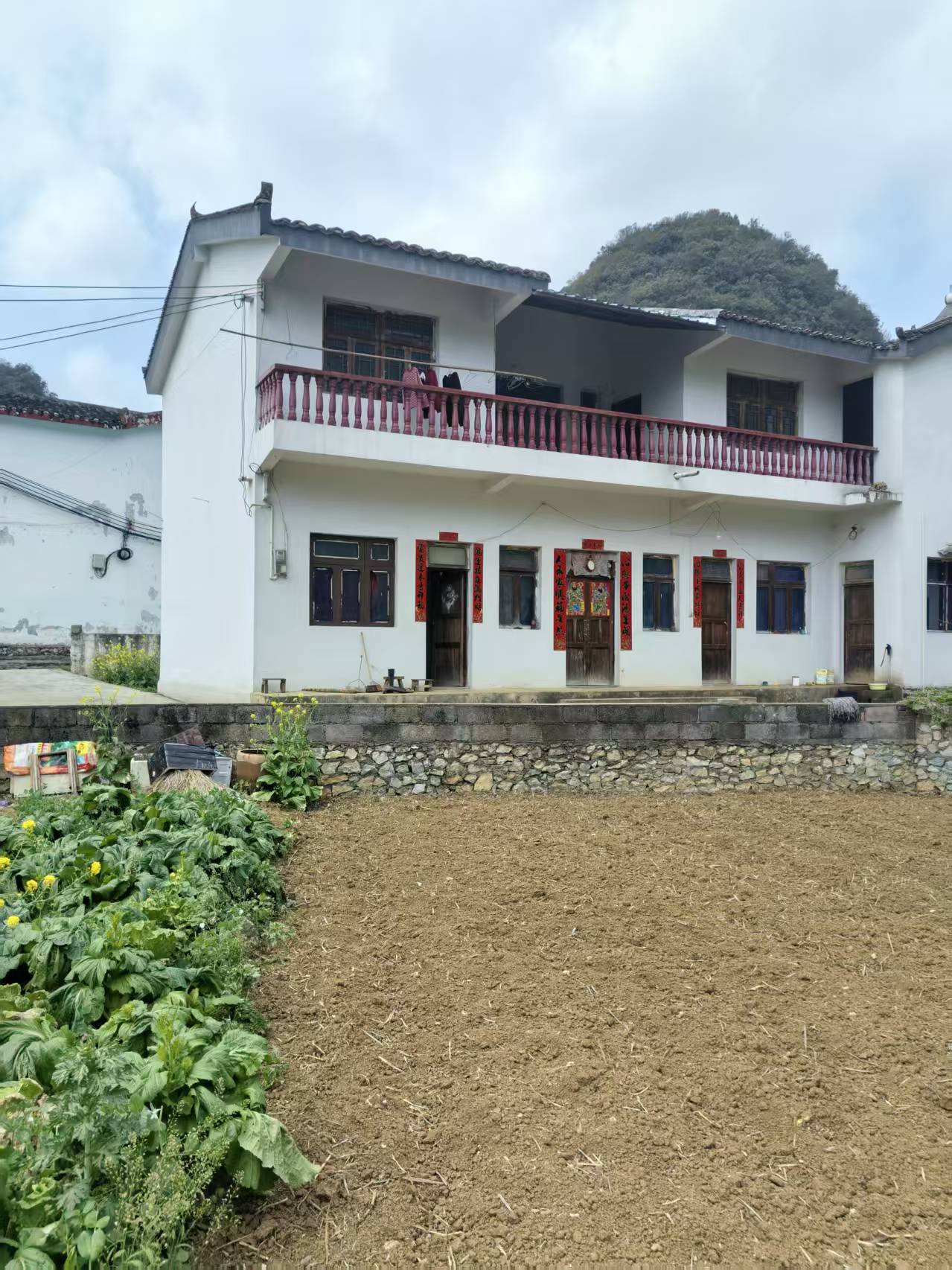 万峰林自建房出租（3层框架带100平院子）