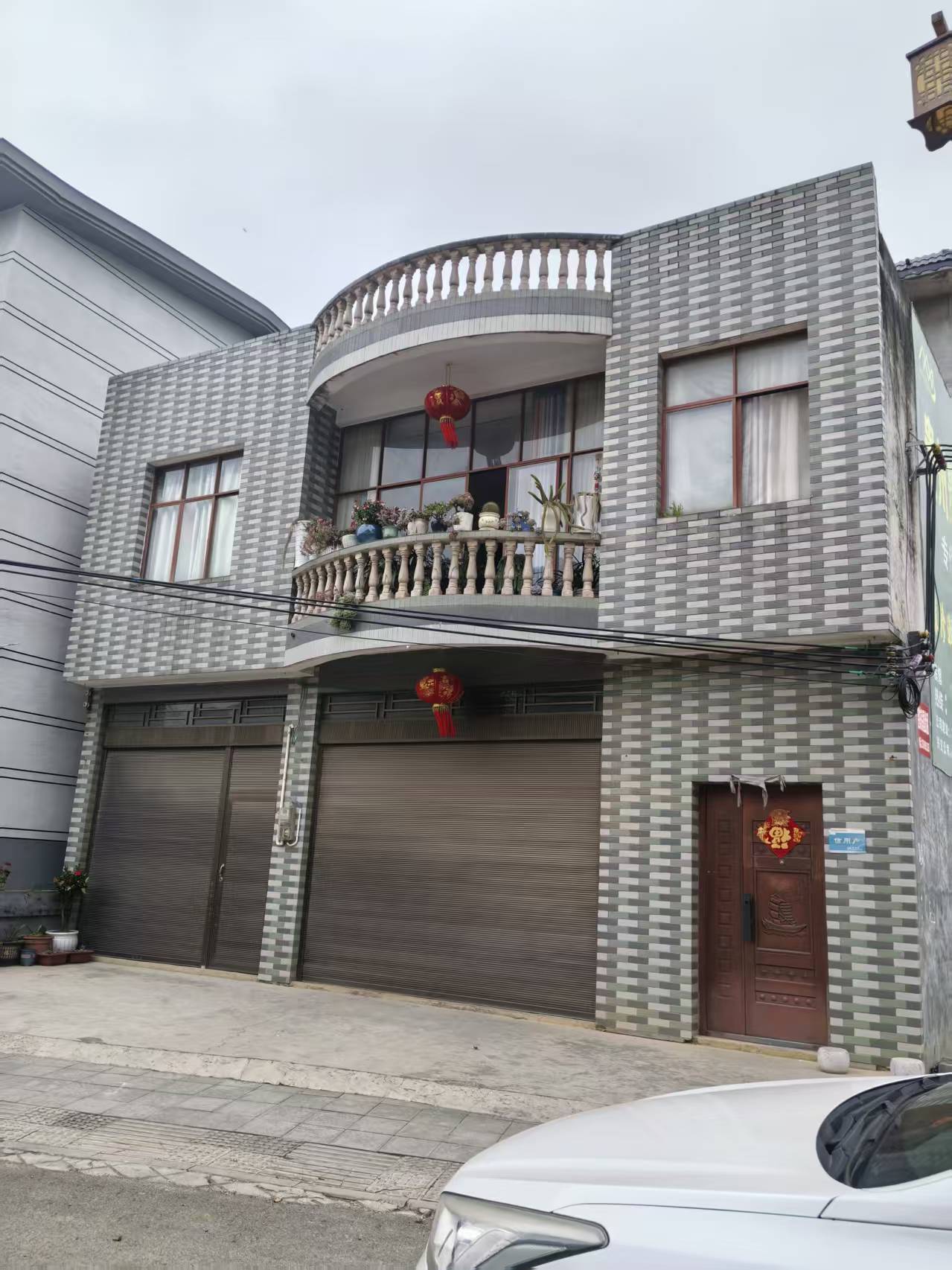 万峰林自有房屋出租----（带72平庭院）