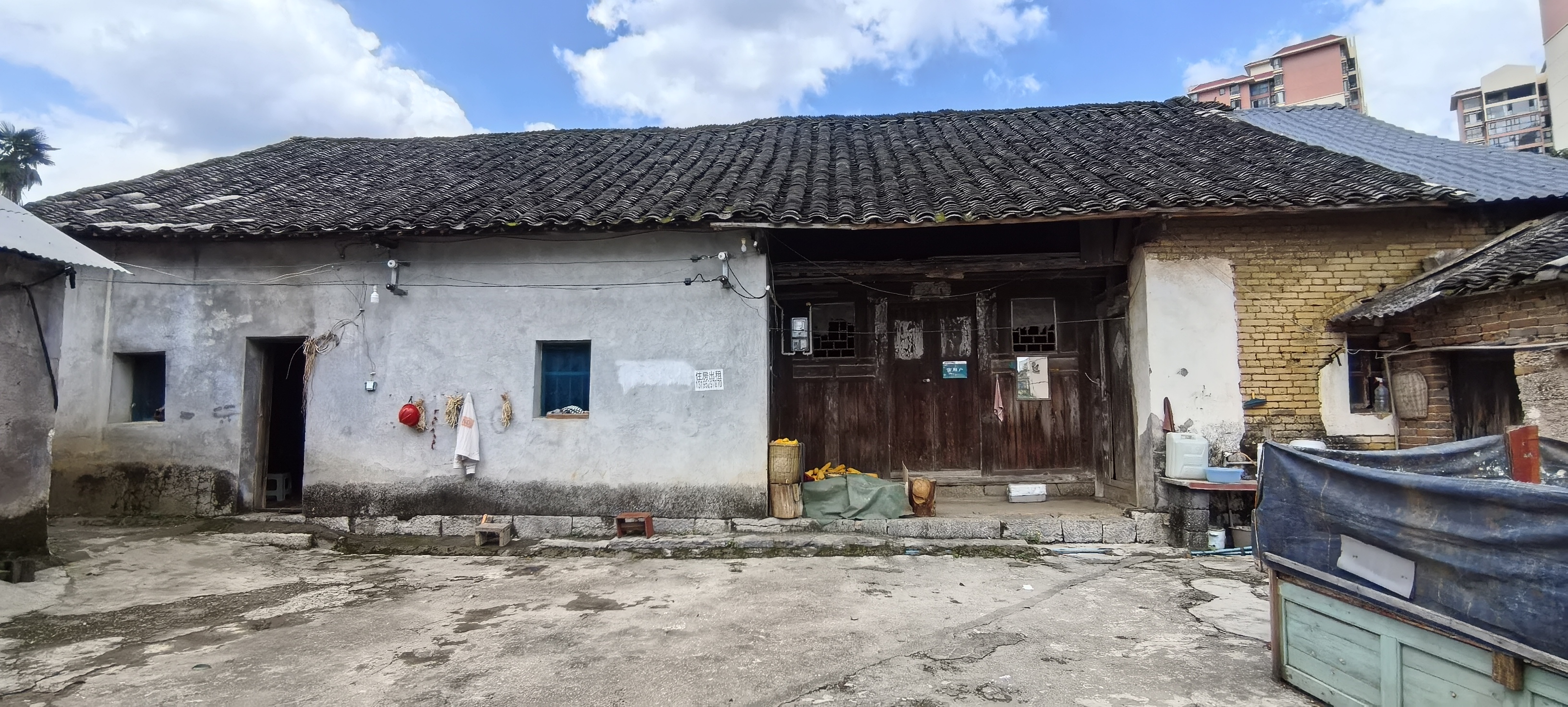 万峰林屋舍出租----（带35平庭院）