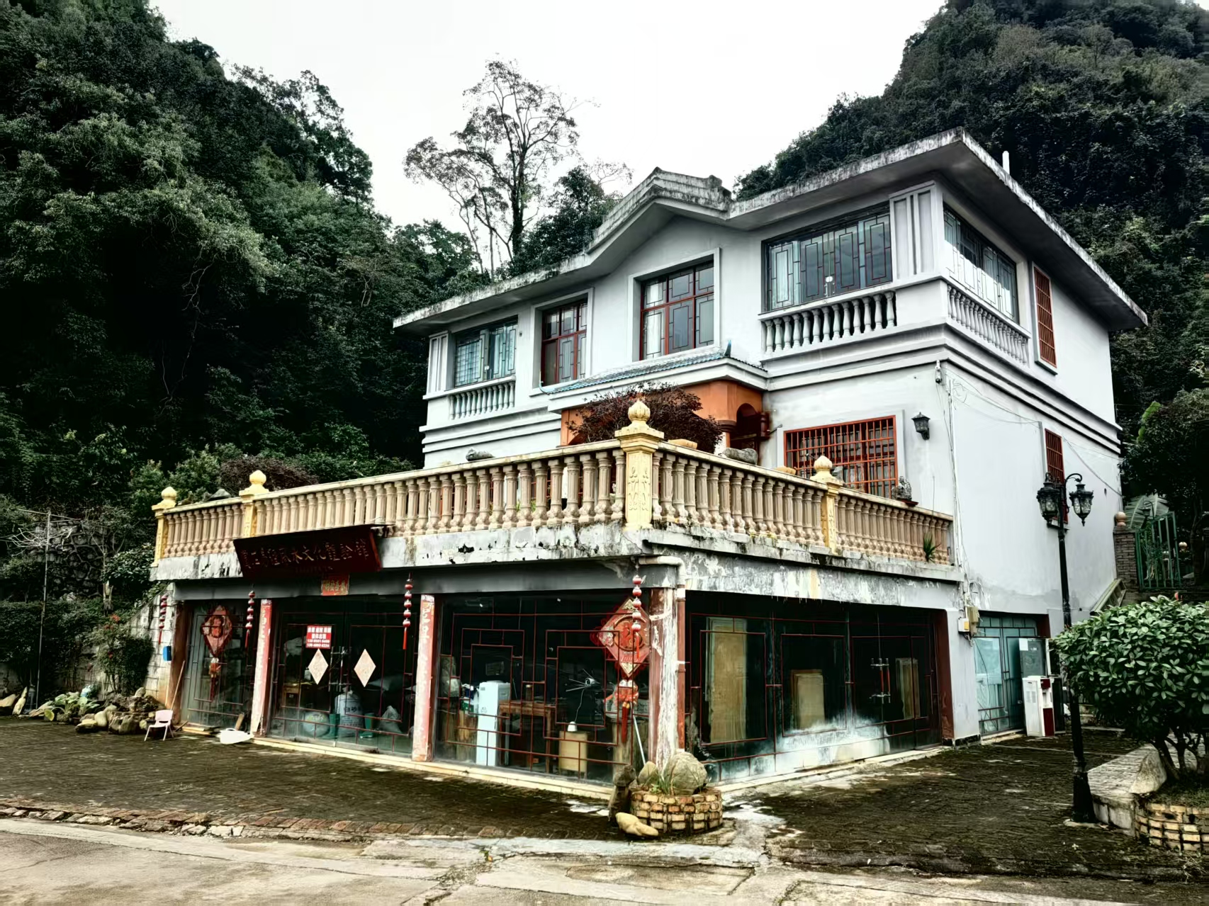 万峰林自有房屋出租----（带80平庭院）