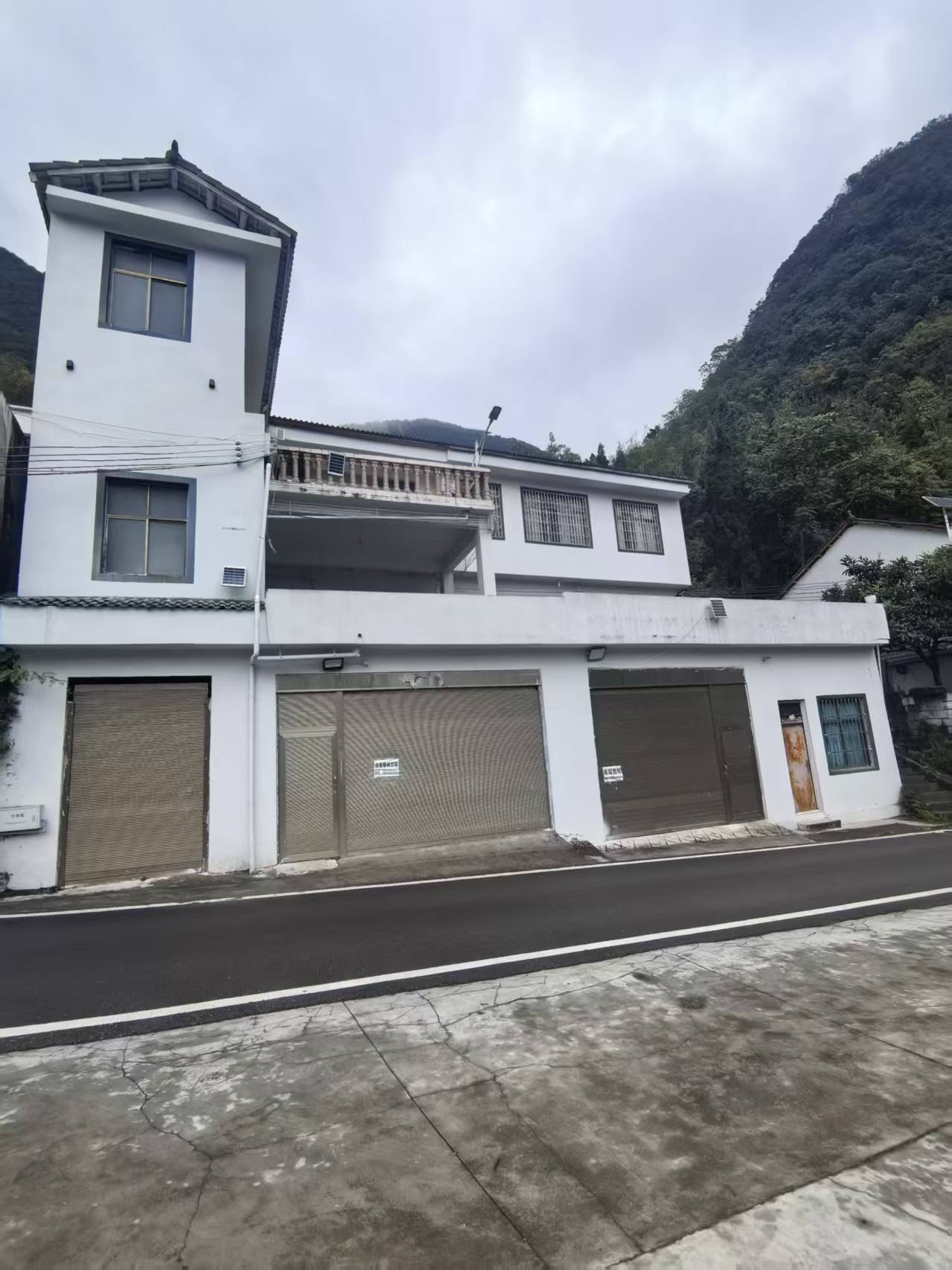 万峰林自有房屋出租----(带1000平庭院)