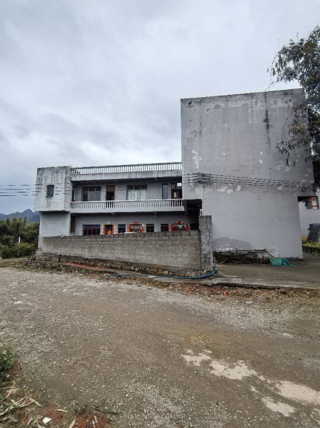 万峰林民房出租（3层带300平院子）