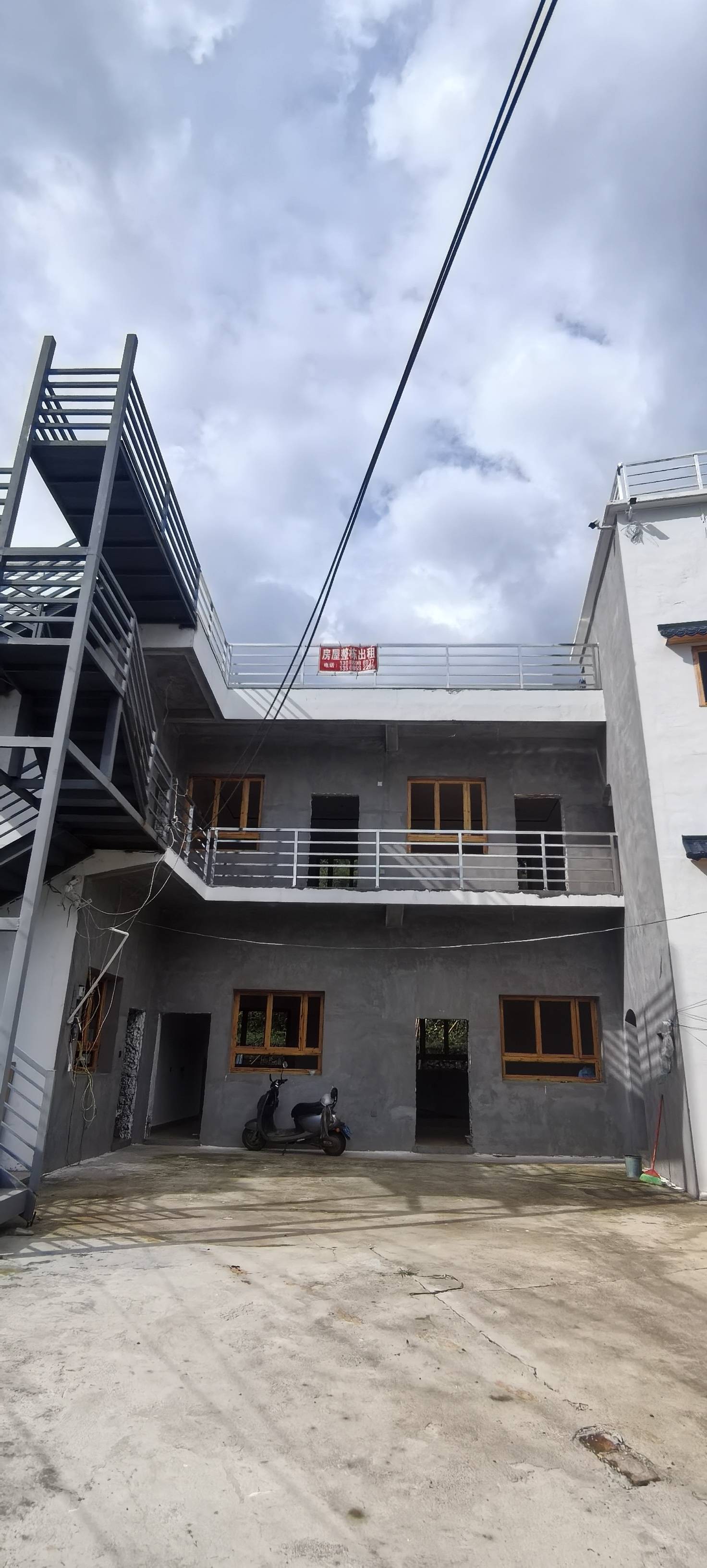 万峰林自有房屋出租----（带90平庭院）