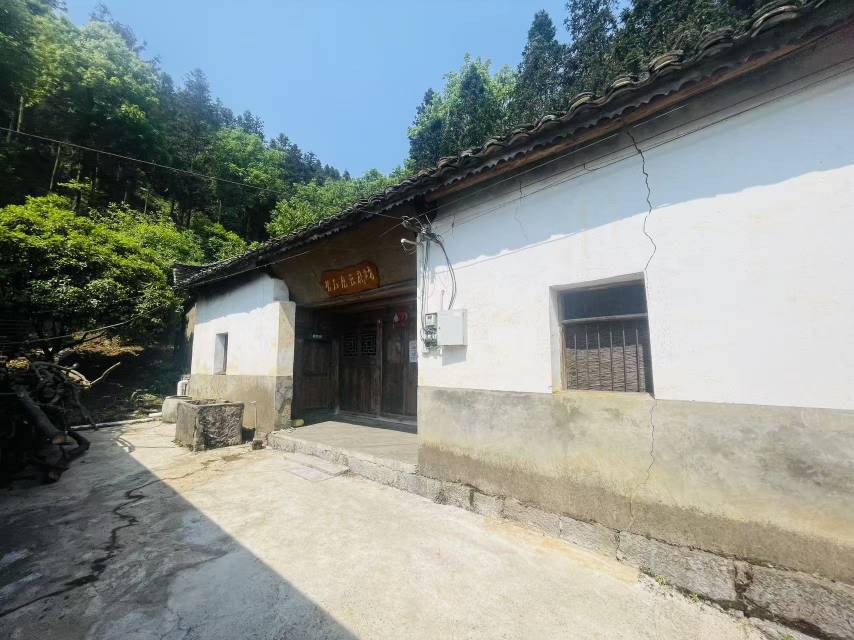 丰都民房出租----（带300平院子800平菜地）